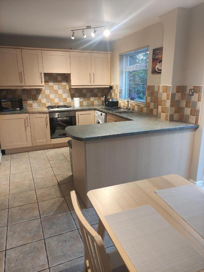 Perfect Place In Walsall/ 4 Bedroom / Long Term Workers Or Family Home Exteriér fotografie