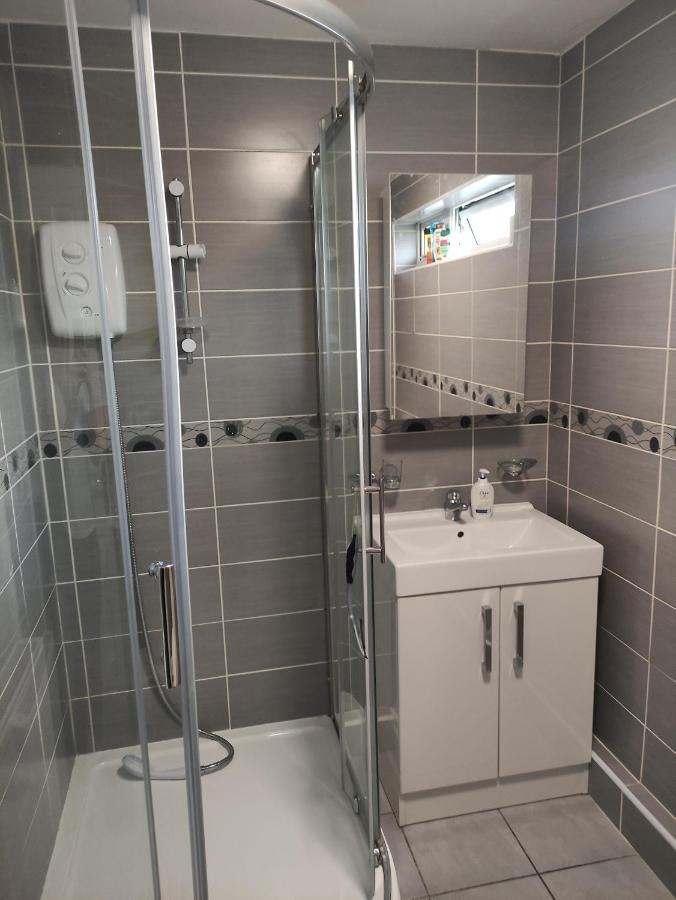 Perfect Place In Walsall/ 4 Bedroom / Long Term Workers Or Family Home Exteriér fotografie